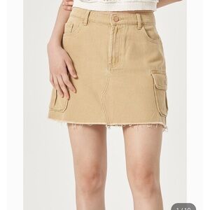 Fray Beige Denim Mini Skirt Cargo Pockets Casual Closet Staple Fringe Size M